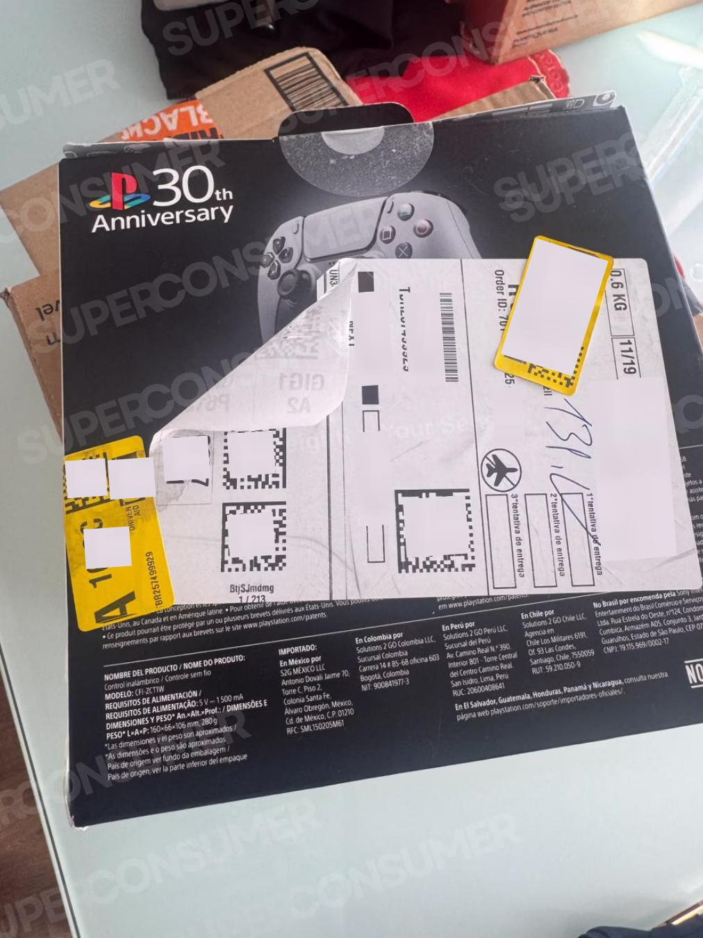 ABSURDO! Amazon Entrega DualSense Edição 30 Anos em Sacola Enrolada em Fita, Sem Caixa de Proteção